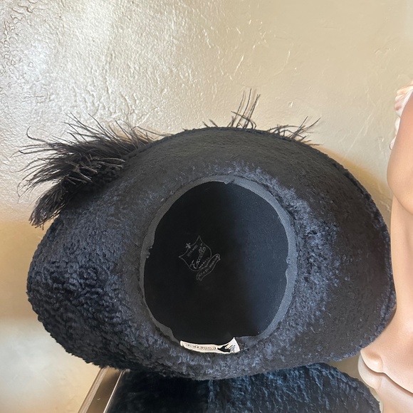 GRANDIOSE 1950s' BLACK FELT & FAUX LAMB WIDE BRIM HAT + TALL OSTRICH FEATHERS - Picture 13 of 15